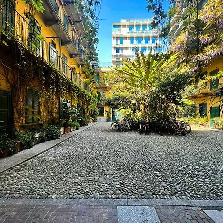 The Mundial - Bosco Verticale View Milán